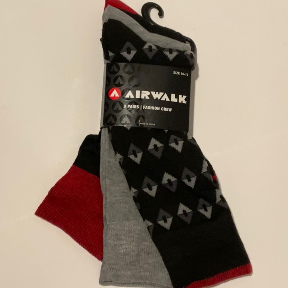 (B44) Airwalk 3 Pairs of Socks Size 10-13